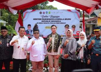 Serahkan Sertifikat Halal, Kepala BPJPH: Halal Harus Jadi Mesin Pertumbuhan Ekonomi di Pulau Penyeng